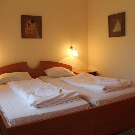 Bed and Breakfast Zur Post Lackenhof Exterior foto